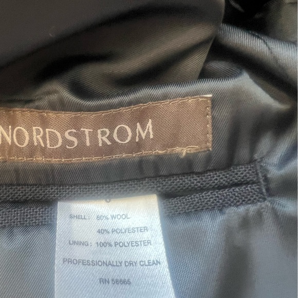 LIKE NEW YOUTH SIZE 8 KIDS SUIT.  PAISLEY OF LONDON AND NORDSTROM - Picture 2 of 8